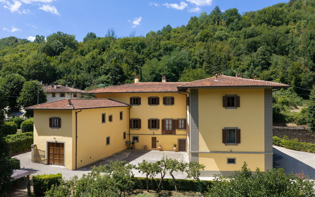 Villa Salaiole: Building Exterior