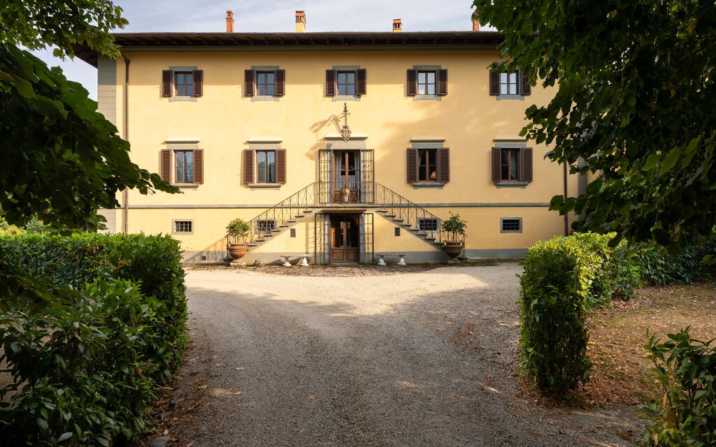 Villa Salaiole: Building Exterior
