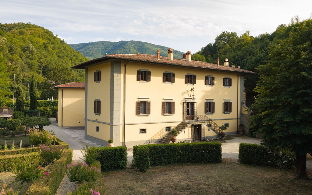 Villa Salaiole: Building Exterior