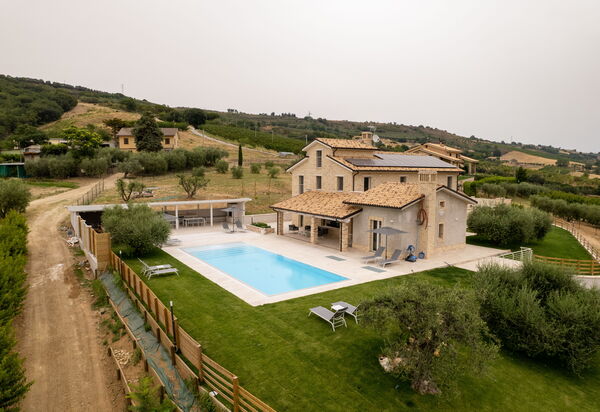 Aso Valley House: Entrata Principale, Esterni, Giardino, Piscina