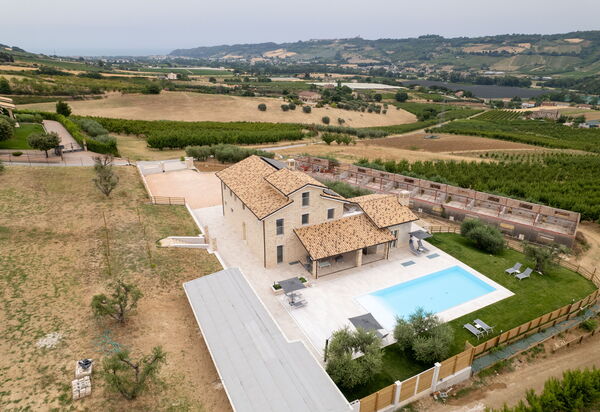 Aso Valley House: Entrata Principale, Esterni, Giardino, Piscina