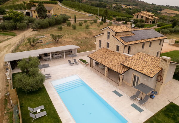 Aso Valley House: Entrata Principale, Esterni, Giardino, Piscina