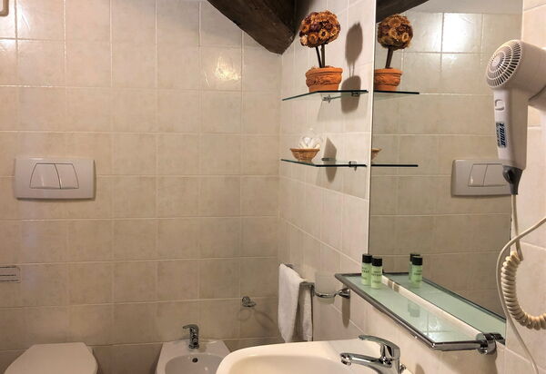 Villa Cenerentola: Bathroom