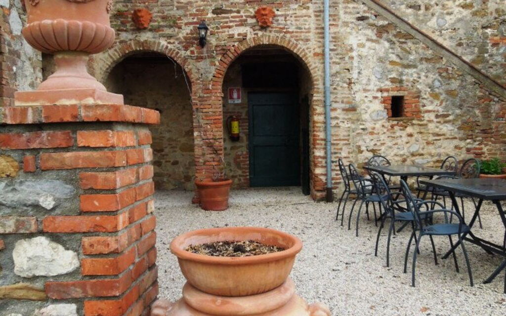 Villa Cenerentola: Entrata Principale, Esterni, Giardino