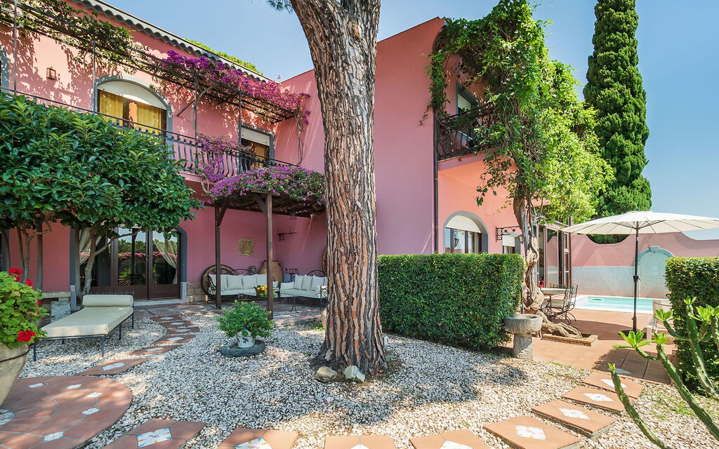 Villa Dioniso: villa-dioniso-taormina-swimming-garden