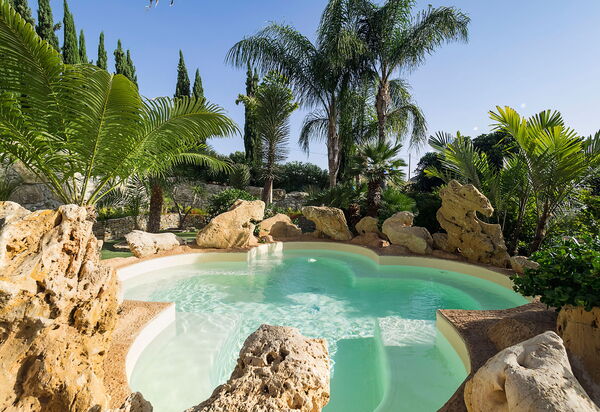 Villa Girgenti: villa-girgenti-contrada-mendolito-jacuzzi