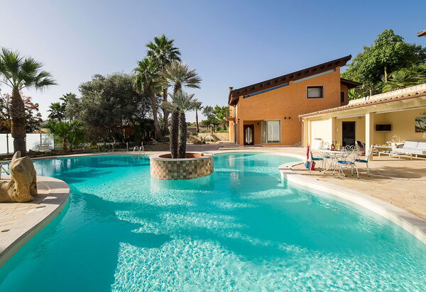 Villa Girgenti: villa-girgenti-contrada-mendolito-piscina