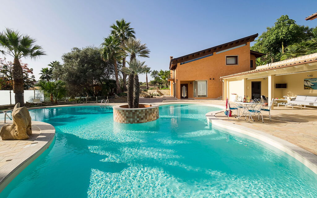Villa Girgenti: villa-girgenti-contrada-mendolito-piscina