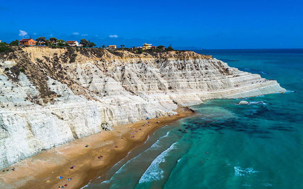 Villa Girgenti: villa-girgenti-contrada-mendolito-spiaggia-scogliera