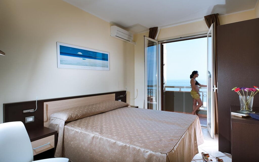 Appartamento Sant'anna: appartamento-sant-anna-fondachello-camera-da-letto