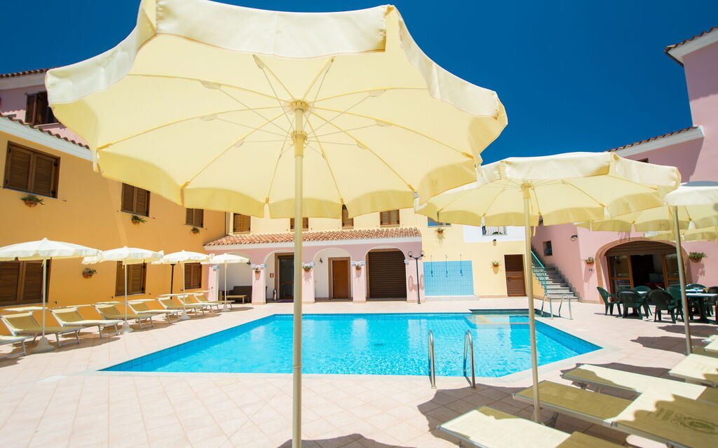 Appartamento Biderosa: appartamento-biderosa-sos-alinos-piscina