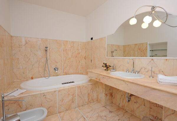 Villa Liberio: villa-storica-colli-al-metauro-pesaro-urbino-bagno