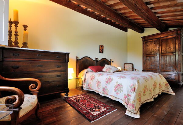 Villa Liberio: villa-storica-colli-al-metauro-pesaro-urbino-camera-da-letto