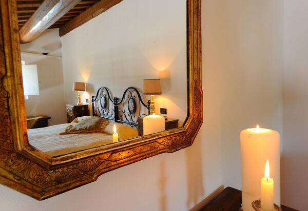 Villa Liberio: villa-storica-colli-al-metauro-pesaro-urbino-dettaglio-camera-da-letto