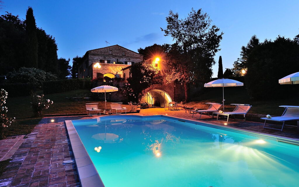 Villa Liberio: villa-storica-colli-al-metauro-pesaro-urbino-pool