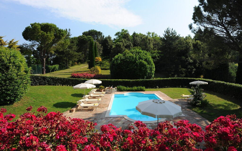 Villa Liberio: villa-storica-colli-al-metauro-pesaro-urbino-pool-garden