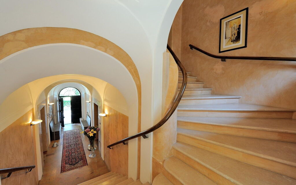 Villa Liberio: villa-storica-colli-al-metauro-pesaro-urbino-internal-stairs