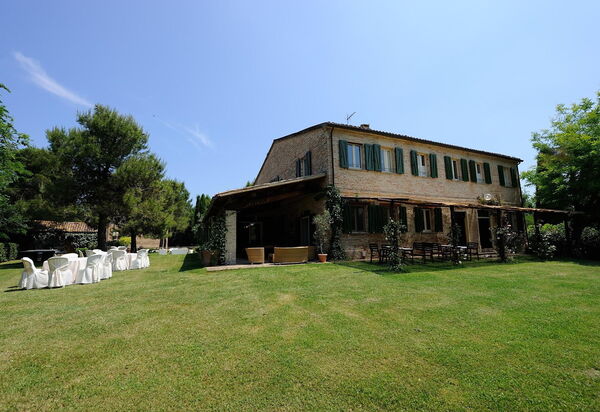 Antico Casolare: antico-casolare-colli-al-metauro-pesaro-urbino-exterior-building