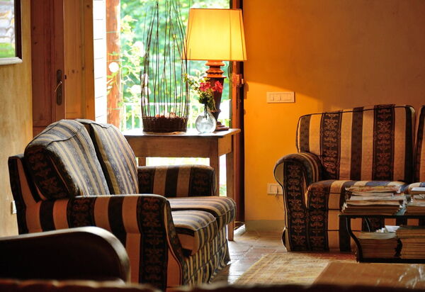 Antico Casolare: antico-casolare-colli-al-metauro-pesaro-urbino-living-room-detail