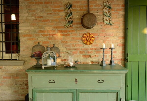 Villa Tombolina: villa-tombolina-colli-al-metauro-pesaro-urbino-exterior-structure-detail