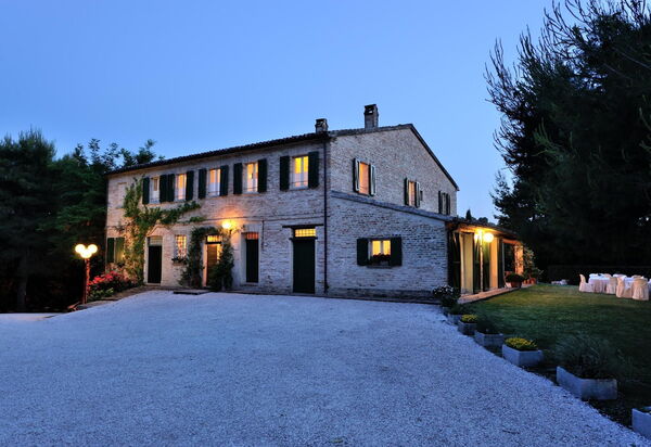 Villa Tombolina: villa-tombolina-colli-al-metauro-pesaro-urbino-exterior-structure