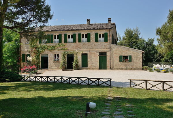 Villa Tombolina: villa-tombolina-colli-al-metauro-pesaro-urbino-exterior-structure
