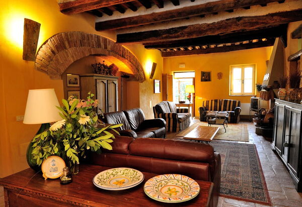 Villa Tombolina: villa-tombolina-colli-al-metauro-pesaro-urbino-living-room