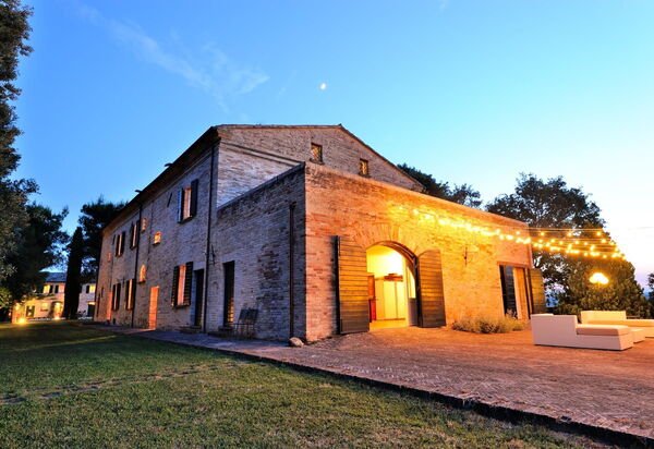 Villa Tombolina: villa-tombolina-colli-al-metauro-pesaro-urbino-exterior-structure