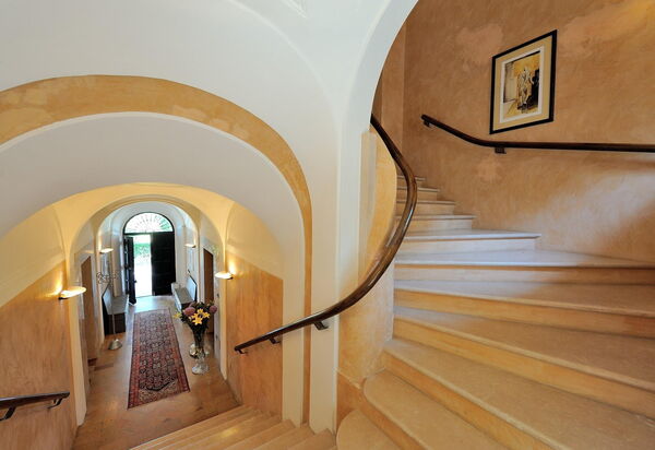 Villa Tombolina: villa-tombolina-colli-al-metauro-pesaro-urbino-interior-stairs