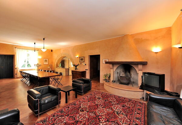 Villa Tombolina: villa-tombolina-colli-al-metauro-pesaro-urbino-living-room-lunchroom