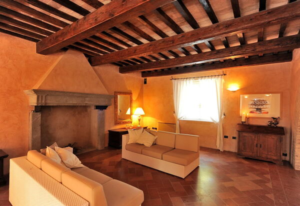 Villa Tombolina: villa-tombolina-colli-al-metauro-pesaro-urbino-living-room