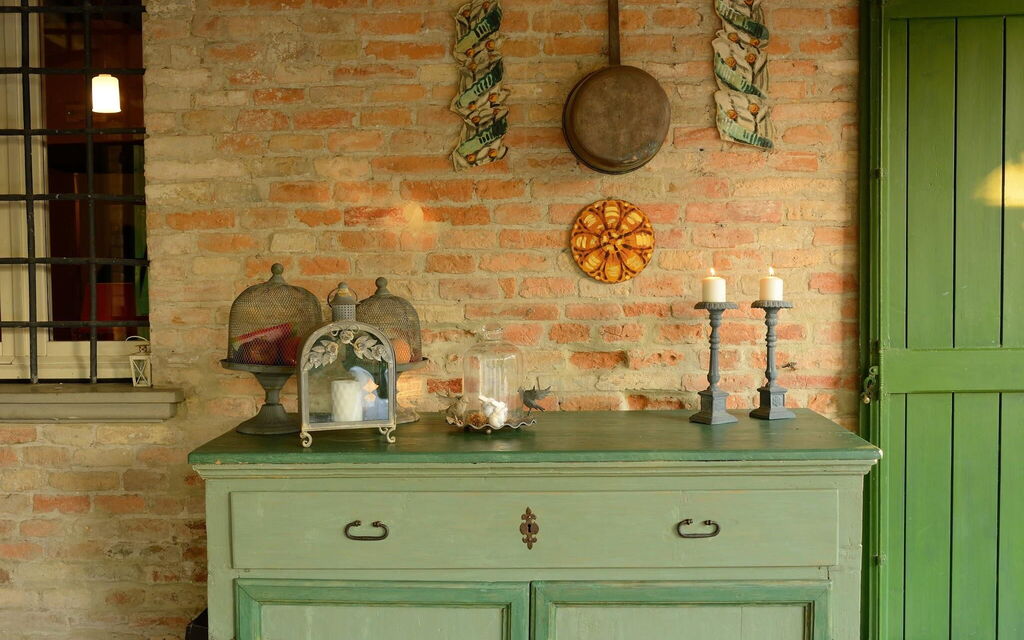 Villa Tombolina: villa-tombolina-colli-al-metauro-pesaro-urbino-exterior-structure-detail