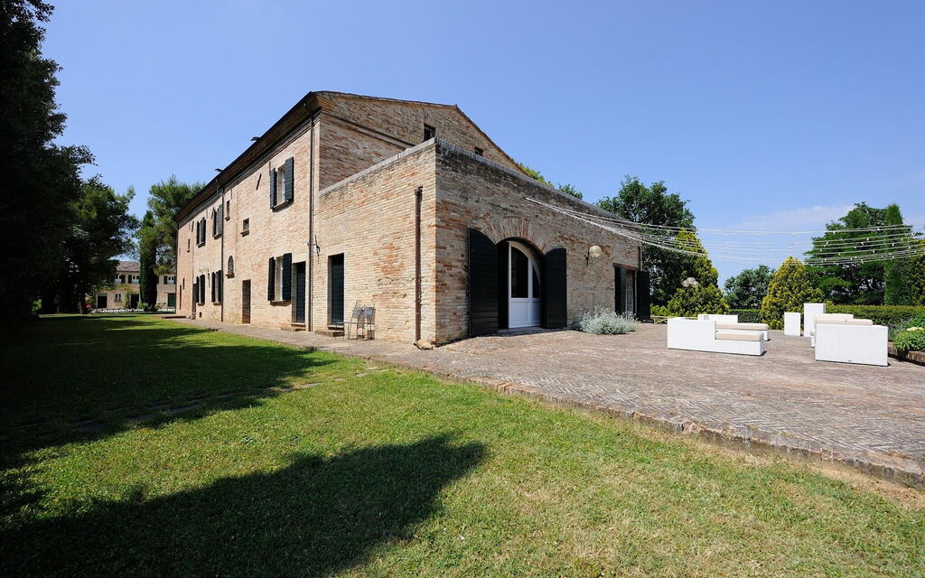 Villa Tombolina: villa-tombolina-colli-al-metauro-pesaro-urbino-exterior-structure