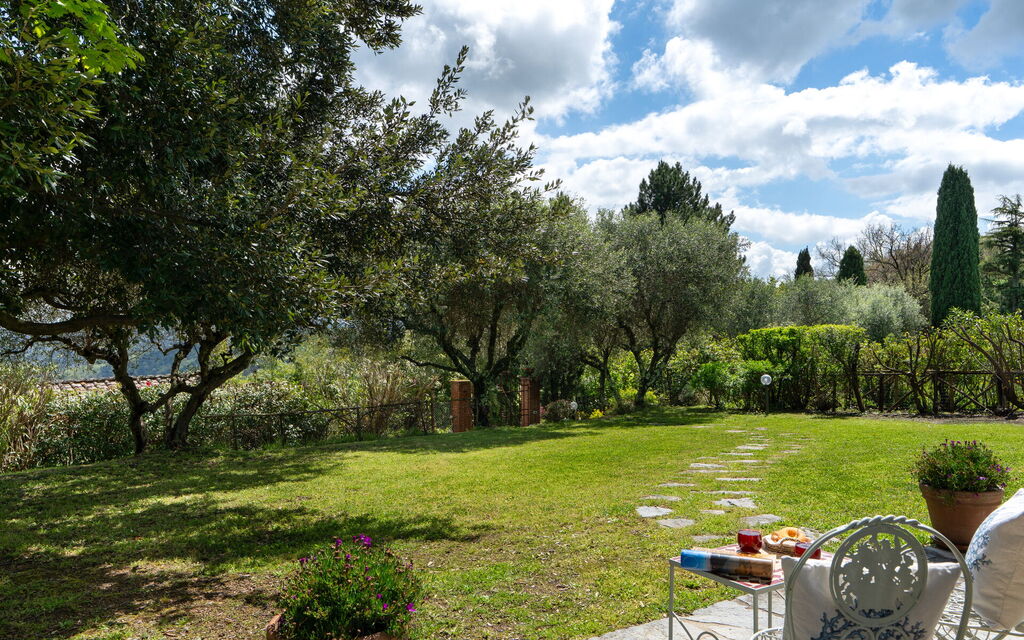 Casa Pedona: Building Exterior, Garden
