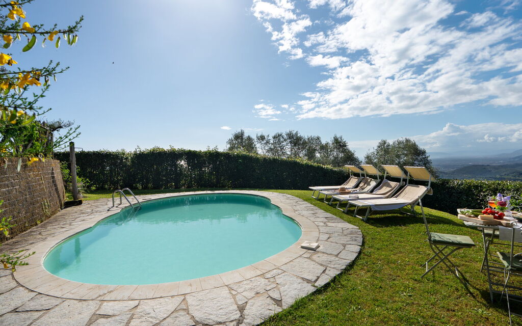 Casa Pedona: Pool, Scenic View
