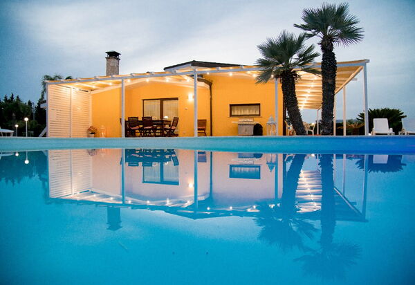 Villa Taranta: Autunno, Estate, Piscina, Primavera