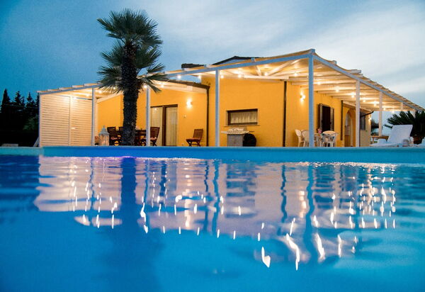 Villa Taranta: Autunno, Estate, Piscina, Primavera