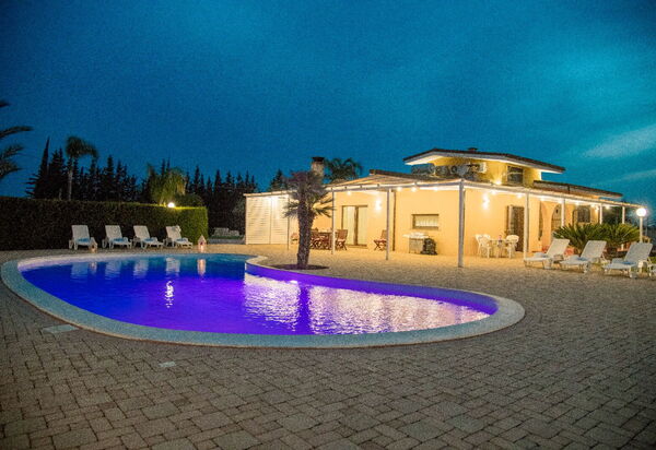 Villa Taranta: Autunno, Estate, Piscina, Primavera