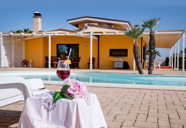 Villa Taranta: Autunno, Estate, Piscina, Primavera