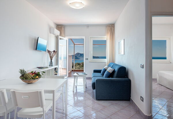 Blue-wave Experience Resort: Autunno, Cucina, Estate, Primavera, Soggiorno