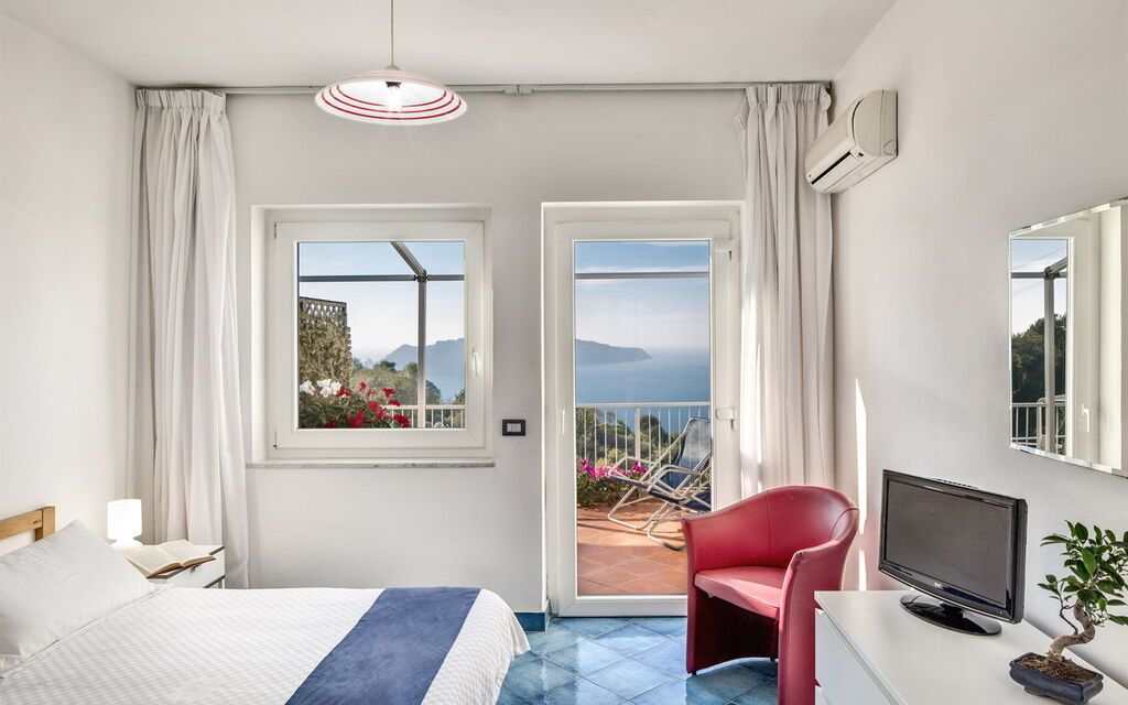 Blue-wave Experience Resort - : Autumn, Bedroom, Kitchen, Living Room, Spring, Summer