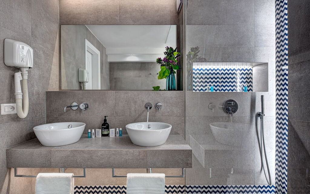 Blue-wave Experience Resort - : Autumn, Bathroom, Spring, Summer