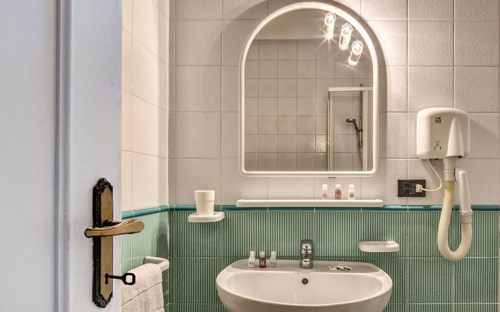 Blue-wave Experience Resort - : Autumn, Bathroom, Spring, Summer