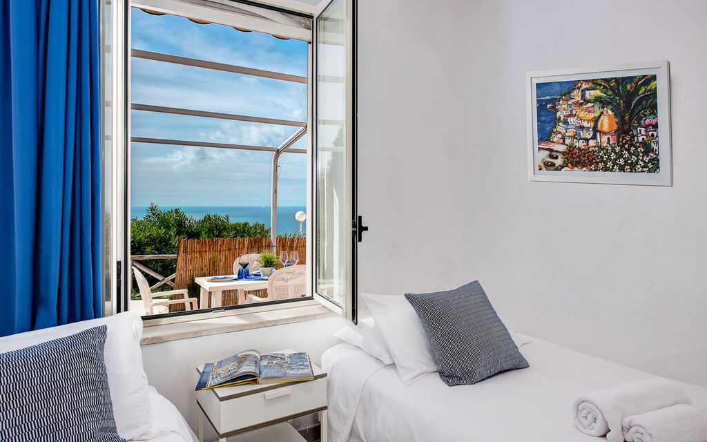 Blue-wave Experience Resort - : Autumn, Bedroom, Kitchen, Living Room, Spring, Summer