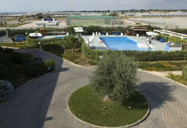 Baraka Apartments: Autunno, Estate, Esterni, Piscina, Primavera