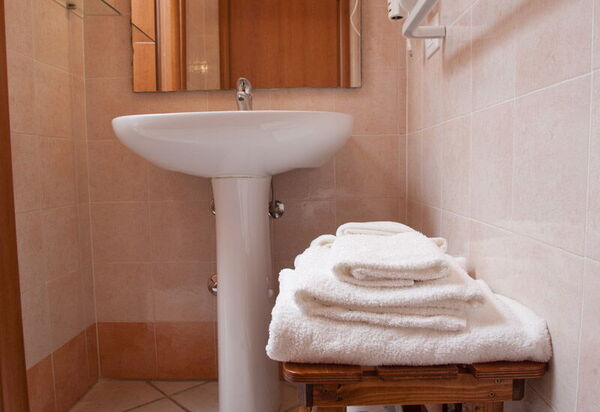 Baraka Apartments: Autunno, Bagno, Estate, Primavera