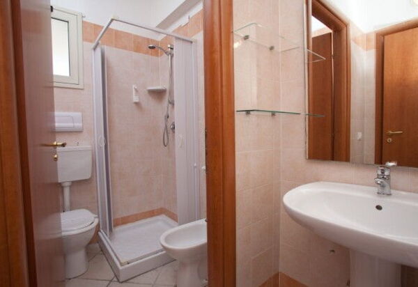 Baraka Apartments: Autunno, Bagno, Estate, Primavera