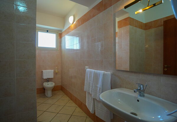 Baraka Apartments: Autumn, Bathroom, Spring, Summer