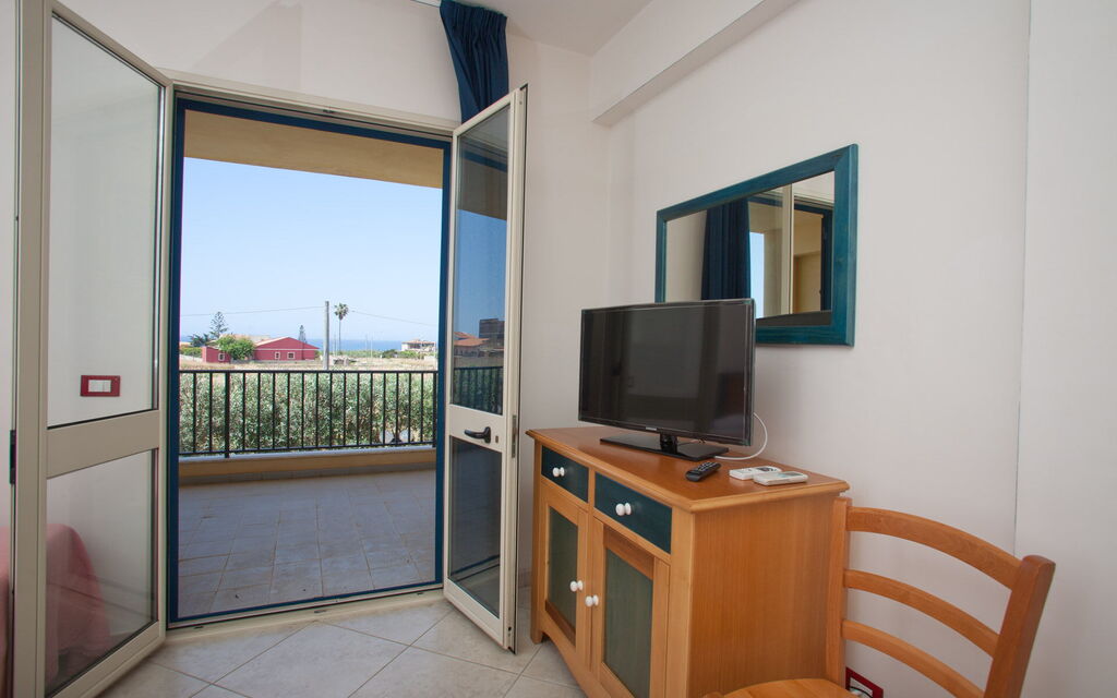 Baraka Apartments - : Autumn, Room Detail, Spring, Summer