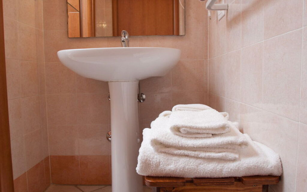 Baraka Apartments - : Autumn, Bathroom, Spring, Summer